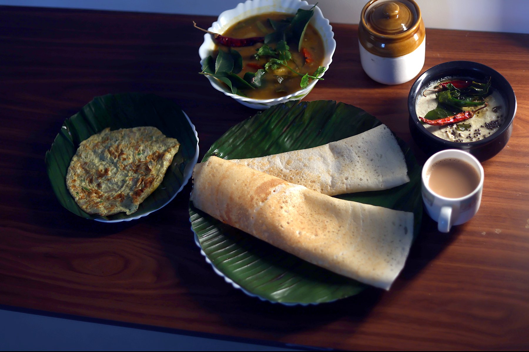 Kerala breakfast: dosa on a banana leaf, vegetable stew, coconut chutney and chai